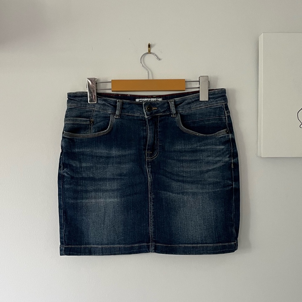 Y2K inspired dark wash denim mini skirt